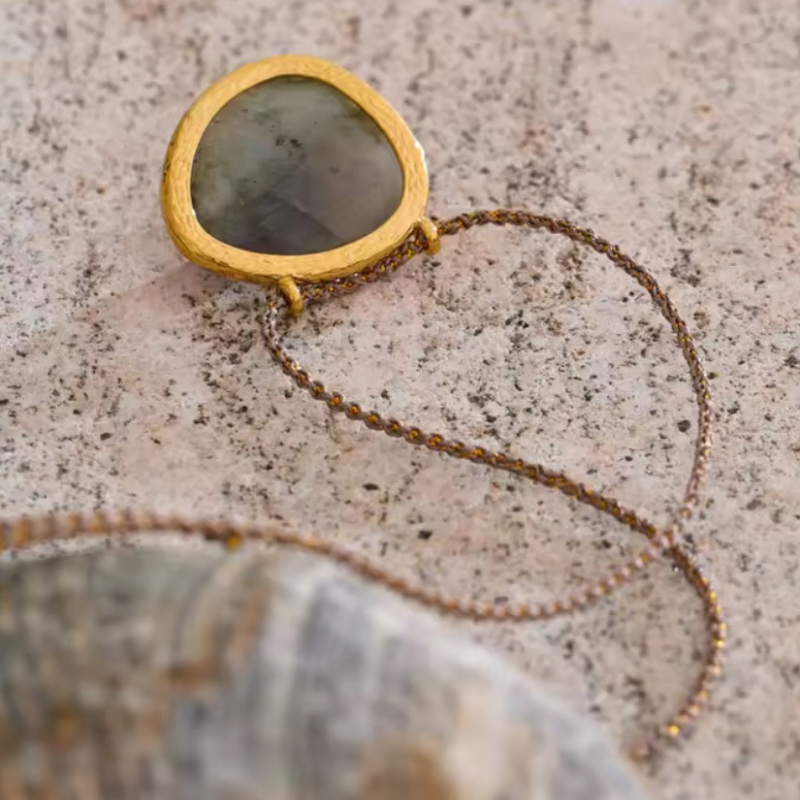 COLLANA CON CORDINO E PIETRA