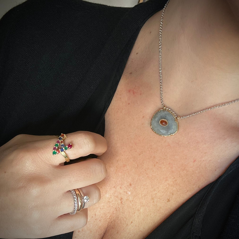 COLLANA CON CORDINO E PIETRA