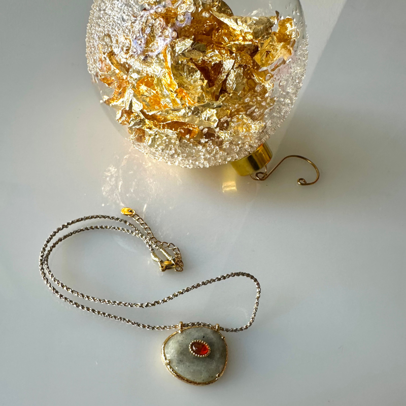 COLLANA CON CORDINO E PIETRA