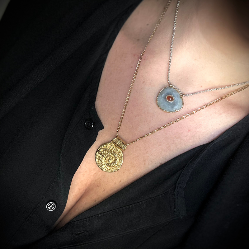 COLLANA CON CORDINO E PIETRA